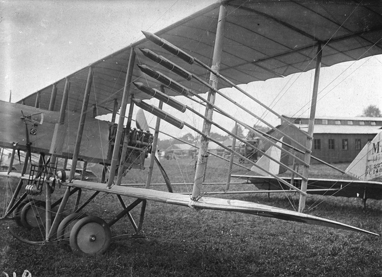 Farman-NF.40-s-raketami-Le-Prieur..jpg