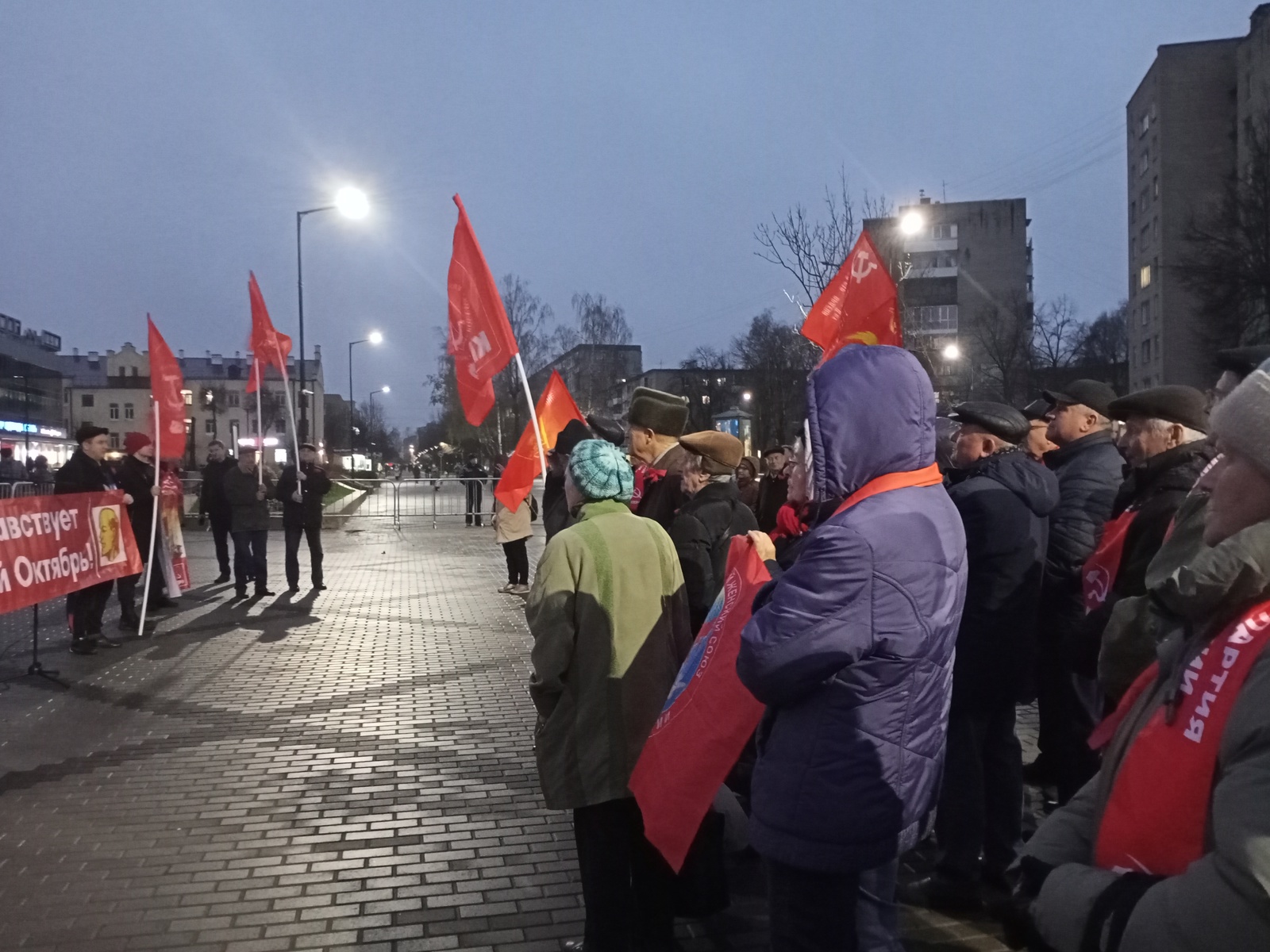 Митинг КПРФ у к/т &quot; Современник&quot;