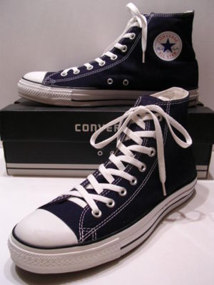 300px-a_classic_black_pair_of_converse_all_stars_resting_on_the_black__white_ed__shoebox_1998-2002.jpg