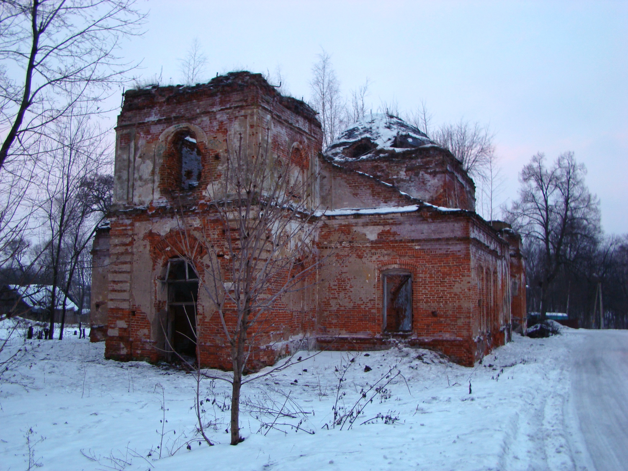 Михновка. Руины храма