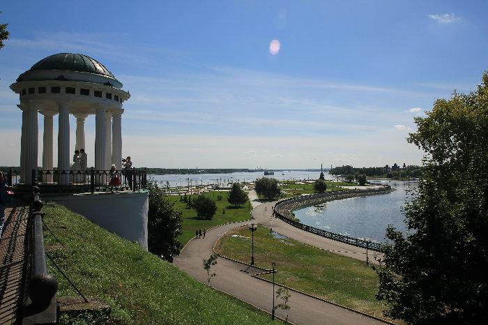 Ротонда на набережной  Ярославля.