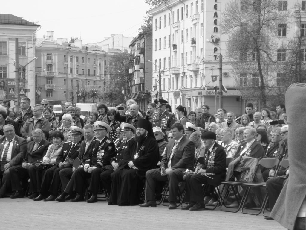 Почувствуй разницу...НЕ раскрашивай картинку жизни в черно-белый цвет...Серый- в праздник никакой! Не укради у себя Праздник Победы!