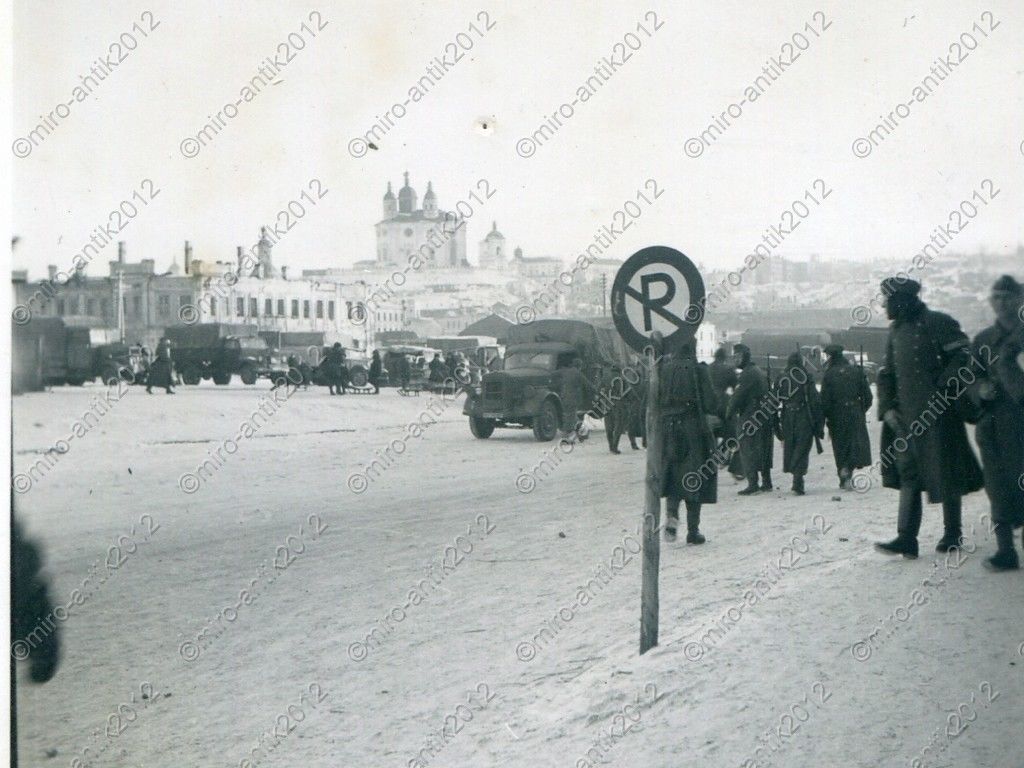 Wehrmacht auf dem Marktplatz von Smolensk_.JPG