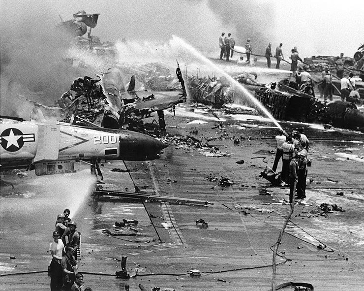 1378590208_uss_forrestal_explosion.jpg