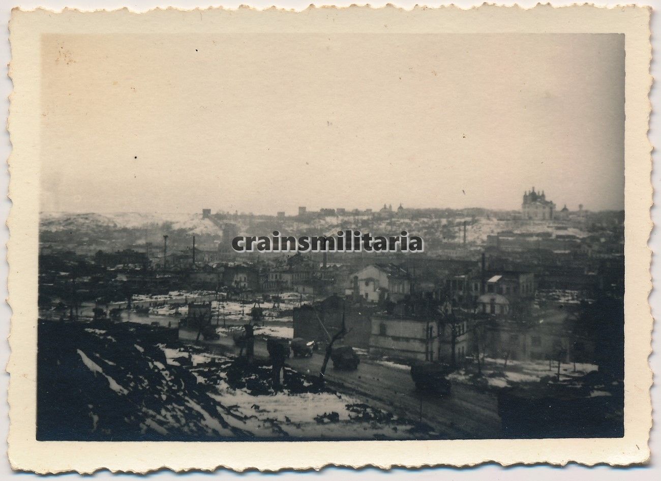 Foto Lkw Kolonne in zerstörte Stadt SMOLENSK Kathedrale Russland 1941.jpg