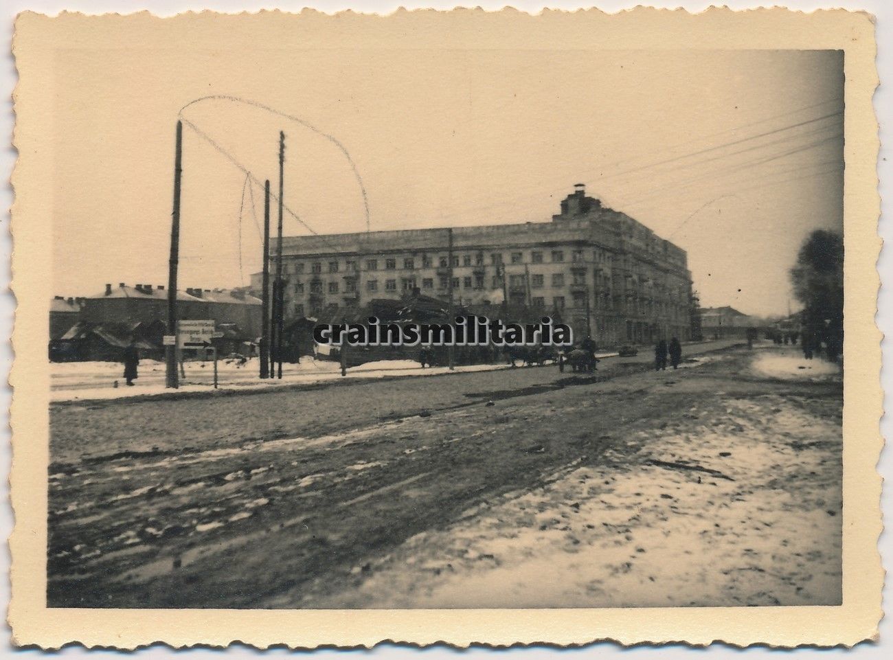 Foto Strassenszene Wegweiser in Smolensk Russland Weissrussland 1941.jpg